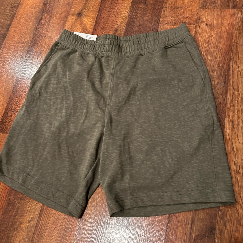 Uniqlo AlRism Cotton Easy Shorts Size L
NWT